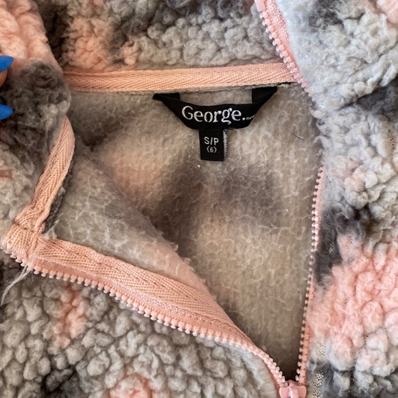 Three (3) sweaters Size 5 kids - Picture 4 of 12